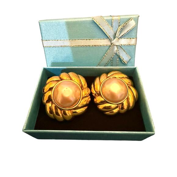 Vintage Chanel CoCo Marc Faux Pearl Earrings! Clip-on*Beautiful*24K Plated Braid - Picture 3 of 3